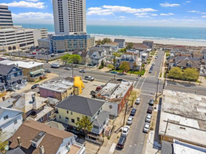 Luxury 8 BR 4 Ba - Just 1 block from the Beach!